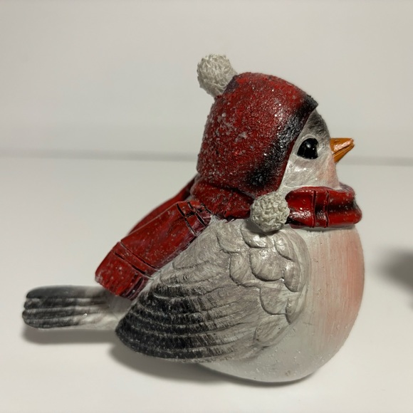 Kirklands Resin Birds of Winter Wearing Scarves Hats Set of 2  LIKE NEW Decor - Picture 11 of 16